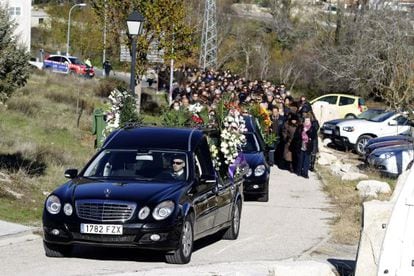 El entierro de María Teresa Alonso, la última víctima de la avalancha en el Madrid Arena se ha celebrado esta mañana.