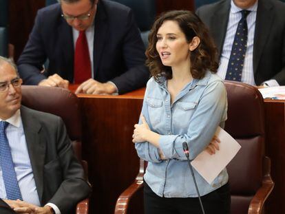 La presidenta de la Comunidad, Isabel Díaz Ayuso, en una sesión plenaria en la Asamblea de Madrid.