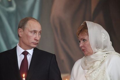 Vladimir Putin e Lyudmila, in un'immagine del 2011.