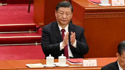 El presidente chino, Xi Jinping, aplaude una intervención durante la Asamblea Nacional Popular, el pasado 13 de marzo en Pekín.