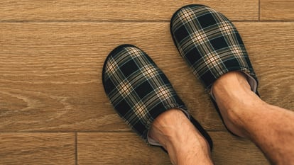 Pase para saber en frente de Contribución Las mejores zapatillas de estar por casa para hombre | Escaparate | EL PAÍS