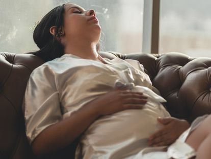 La depresión durante el embarazo suele presentar sintomatología de más de dos semanas como la fatiga, pérdida o aumento de apetito.