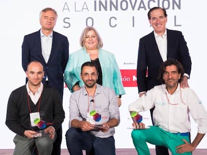 Foto de familia con los premiados.