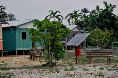 Paneles solares en la región brasileña del Amazonas.