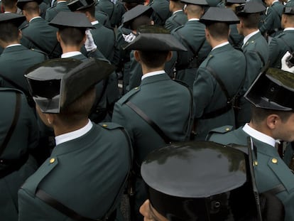 Miembros de la Guardia Civil aguardan turno para incorporarse al desfile de La Fiesta Nacional, el pasado 12 de octubre en Madrid.