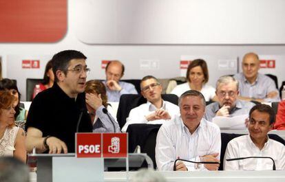 El lehendakari, Patxi López, interviene en el comité federal ante José Blanco y José Luis Rodríguez Zapatero