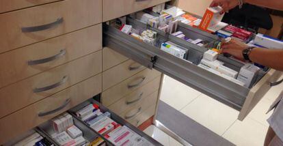 Medicinas en una farmacia de Santiago