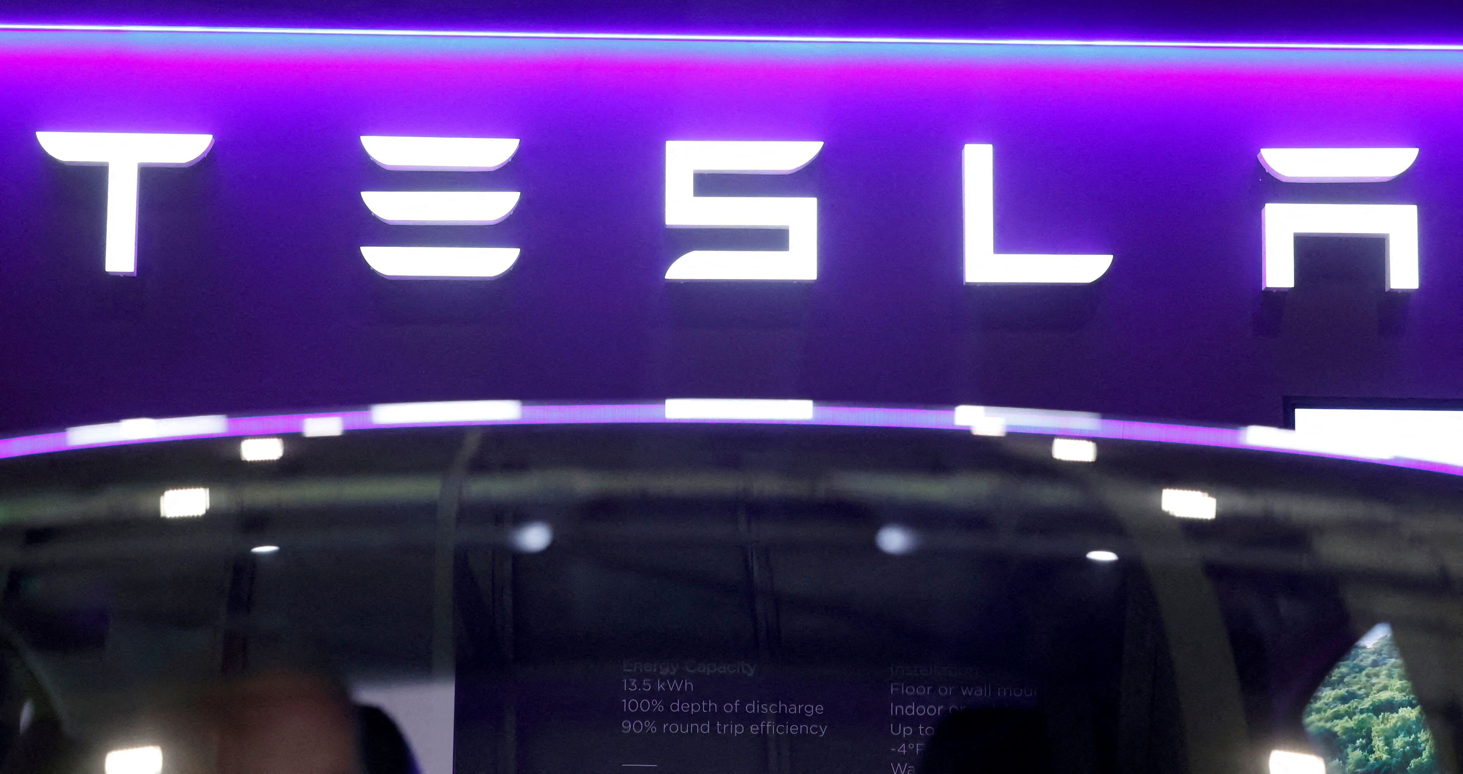 Tesla se dispara un 12% en Bolsa tras acelerar sus planes de lanzar coches más baratos