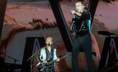 El vocalista de Depeche Mode, Dave Gahan, a la derecha, y Martin Gore.