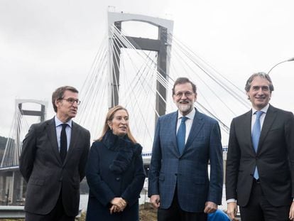 Feijóo, Pastor, Rajoy y De la Serna, durante la inauguración de la ampliación del puente de Rande.