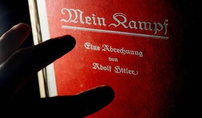 Una copia del Mein Kampf.