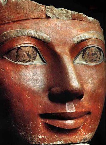 Cabeza en piedra caliza de la reina Hatshepsut, del Museo Egipcio de El Cairo.