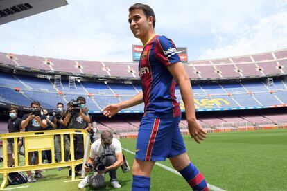 Eric García durante su presentación con el Barcelona este martes en el Camp Nou.