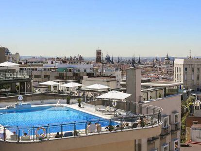 Piscina de un hotel en el centro de Madrid.