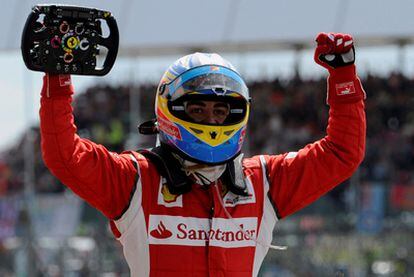 Alonso celebra la victoria