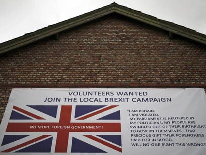 Uno de los carteles usados para exhortar a la población de Altrincham (Gran Bretaña) a apoyar la campaña contra la UE.