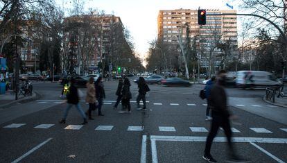 Vista de la calle de Orense, en Madrid, una de las zonas sanitarias que ha estado confinada.