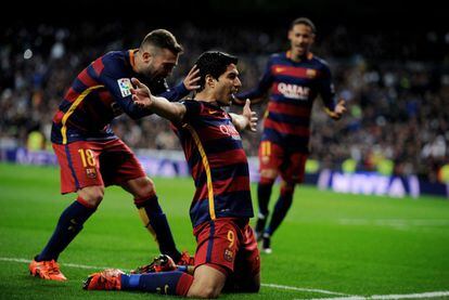 Luis Suárez, del FC Barcelona celebra un dels gols contra el Reial Madrid en el clàssic, en què el Barça va guanyar per 4 gols a 0.