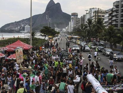 Manifestaci&oacute;n en la playa de Ipanema, en R&iacute;o de Janeiro, a favor de despenalizar el consumo de marihuana. 