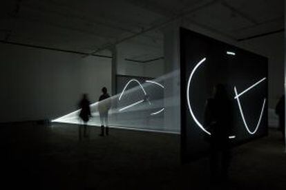 'Face to face', del inglés Anthony McCall.