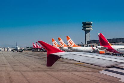 Aviones de distintas aerolíneas en el área de plataforma del aeropuerto de Congonhas, en la ciudad brasileña de Sao Paulo.