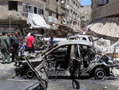 El lugar de unos de los atentados de este s&aacute;bado en el barrio de Saida Zeinab, a las afueras de Damasco.