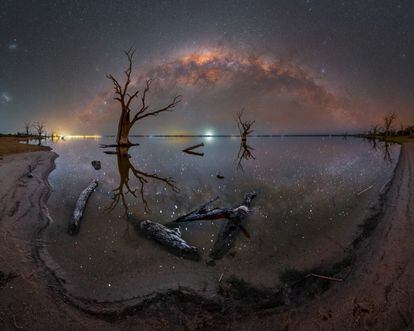 'Nookampa Reflections'. Lago Bonney (Australia).