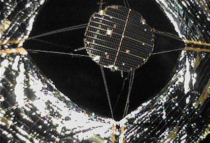 Imagen parcial de la vela solar <i>Ikaros</i> tomada el 16 de junio de 2010 por una cámara desprendida de esta.