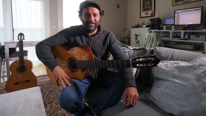 El guitarrista Josemi Carmona, en su domicilio madrileño el pasado 22 de abril.