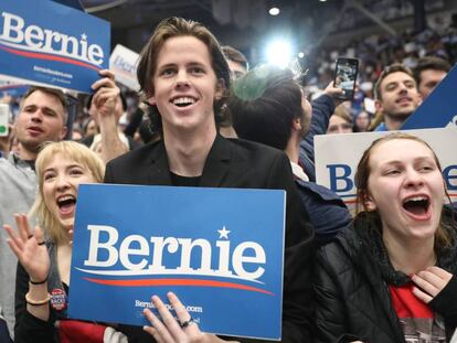 Votantes de Bernie Sanders en New Hampshire. En vídeo, los periodistas Amanda Mars y Pablo Guimón analizan las primarias del Estado.