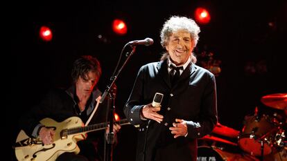 Bob Dylan da un concierto en Los Ángeles, en enero de 2012.