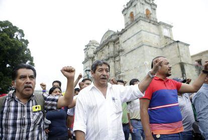 Maestros de la CNTE marchan por Oaxaca 