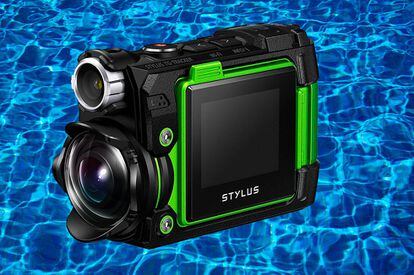 Esta cámara de vídeo de Olympus puede grabar en calidad 4K, y lo mejor de todo, hasta a 30 metros de profundidad. Cuenta con cinco sensores de campo y GPS, para registrar la ubicación de nuestras grabaciones. Además tiene una pantalla abatible de 1,5 pulgadas a todo color.