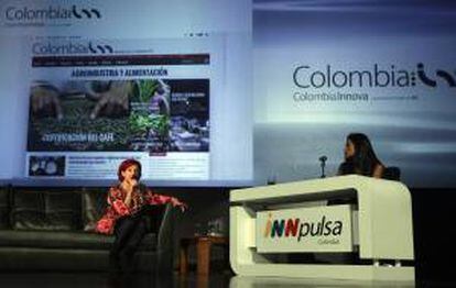 La gerente general de iNNpulsa, Catalina Ortiz (d), y la delegada general de la Agencia Efe en Colombia y directora de Colombia.inn, Esther Rebollo (i), participan en la presentación de la web de Colombia.inn, la agencia periodística especializada en innovación y emprendimiento en Bogotá. EFE/COLOMBIA.INN/MAURICIO DUEÑAS CASTAÑEDA