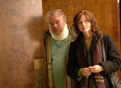 Philip Seymour Hoffman y Laura Linney, en <i>La familia Savages. </i>