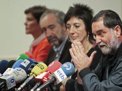 Iñaki Antigüedad, Maite Aristegi, Rafael Larreina y Sabino Cuadra, durante la rueda de prensa de Amaiur.