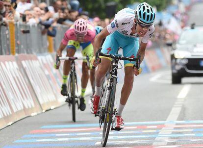 El sprint de Aru en Campania, en el que sac&oacute; 1s a Contador.