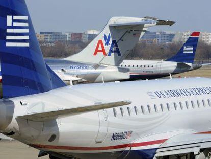 Aviones de US Airways y American Airlines en el aeropuerto de Arlington (EE UU)