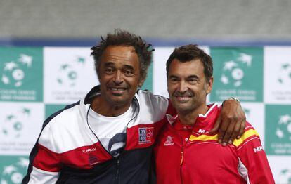 Noah y Bruguera posan durante la presentación del Francia-España, ayer en Lille.