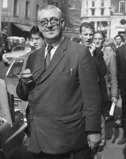 Kempton Bunton llega a los juzgados londinenses donde iba a ser juzgado por el robo de un 'goya'. Era el 11 de agosto de 1965.