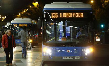 Autobuses de la EMT en el intercambiador de la plaza de Castilla.