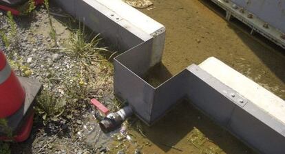 Fotografía facilitada por TEPCO que muestra una fuga de agua.