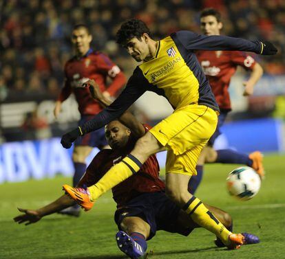 Jornada 25. Osasuna, 3-Atlético, 0. Segunda derrota en tres jornadas para los de Simeone. En la imagen, Diego Costa falla un remate
