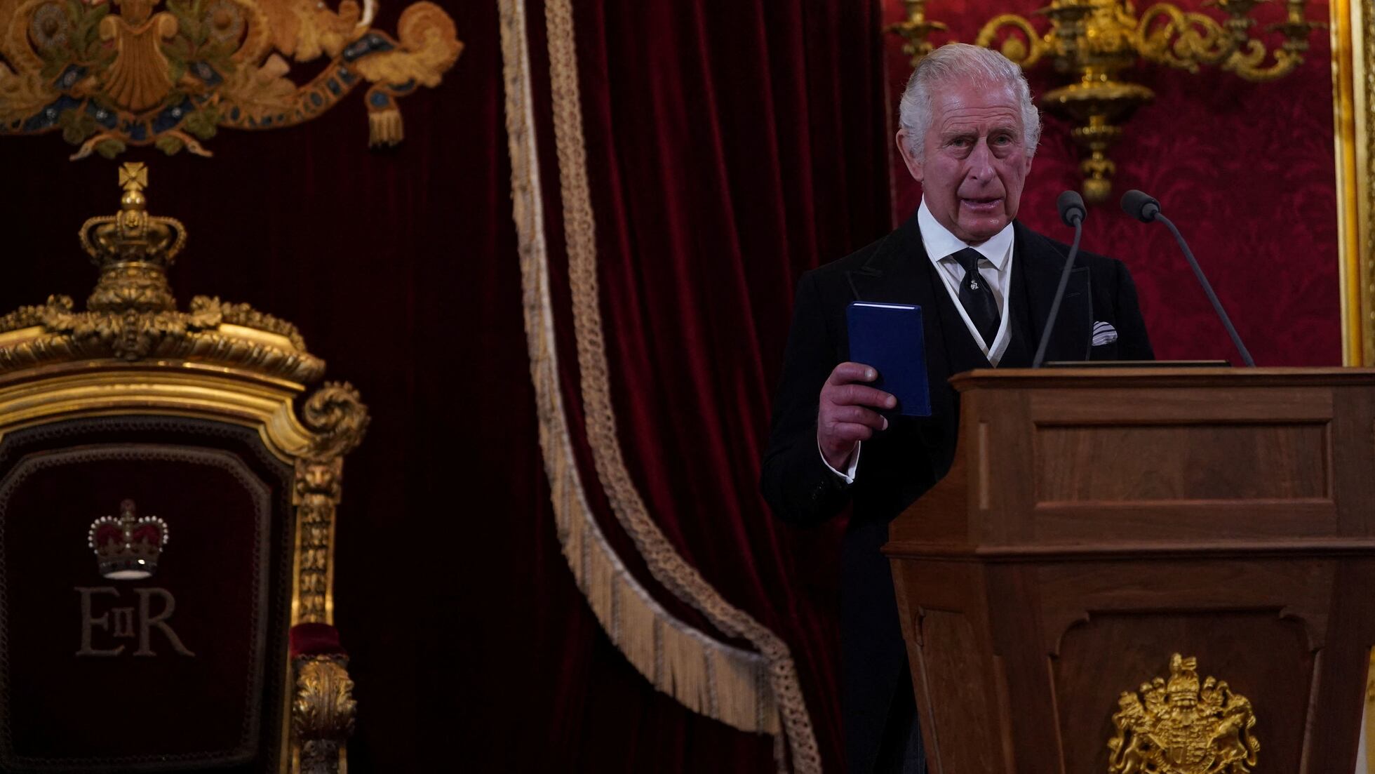 Carlos III, proclamado rey: “Me esforzaré en seguir el ejemplo inspirador de mi madre” | Internacional | EL PAÍS