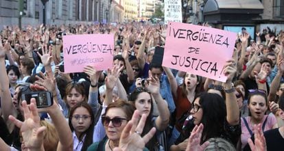Concentración contra la sentencia en el juicio a La Manada, frente al Ministerio de Justicia, en Madrid.