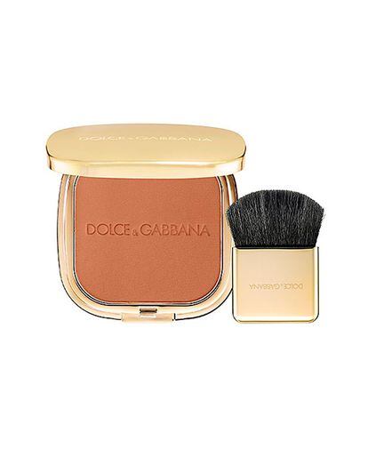 Dolce & Gabbana ha creado seis tonalidades de polvos de sol para que el resultado sea lo más natural posible para cada tipo de color de piel. (39 euros aprox.)