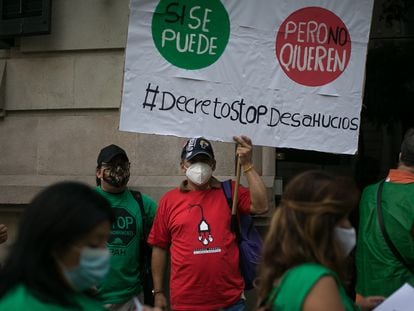 Protesta de la Plataforma de Afectados por la Hipoteca (PAH), para exigir una moratoria de desahucios la semana pasada en Barcelona.