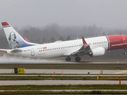 Despegue de un avi&oacute;n de Norwegian.