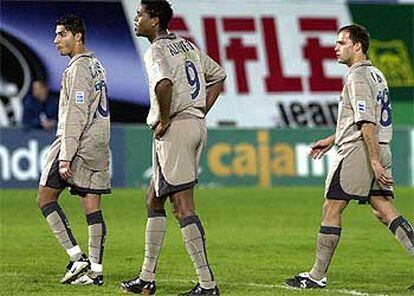 Quaresma, Kluivert y Gabri, tras uno de los goles del Málaga.