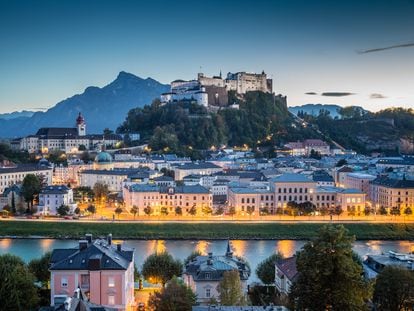 Vista de la fortaleza de Hohensalzburg en Salzburgo (Austria), la ciudad de adopción del escritor vienes Stefan Zweig.